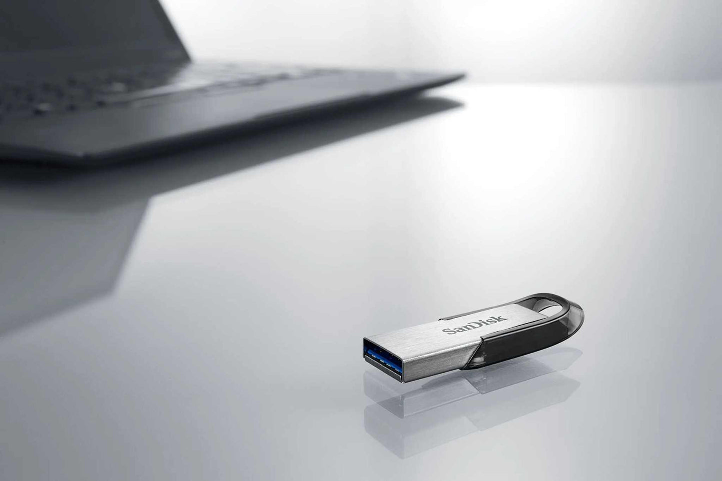 SanDisk Ultra Flair USB 3.0 Flash Drive, metal casing, high-speed 150 MB/s, lightweight design.