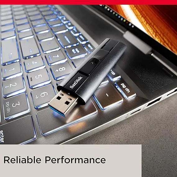 Extreme PRO USB 3.2 solid state flash drive – flash drive on a laptop keyboard