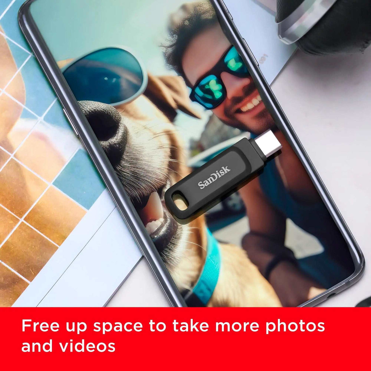 Ultra Dual Drive Go USB-C flash drive – flash drive plugged into a smartphone to free up space